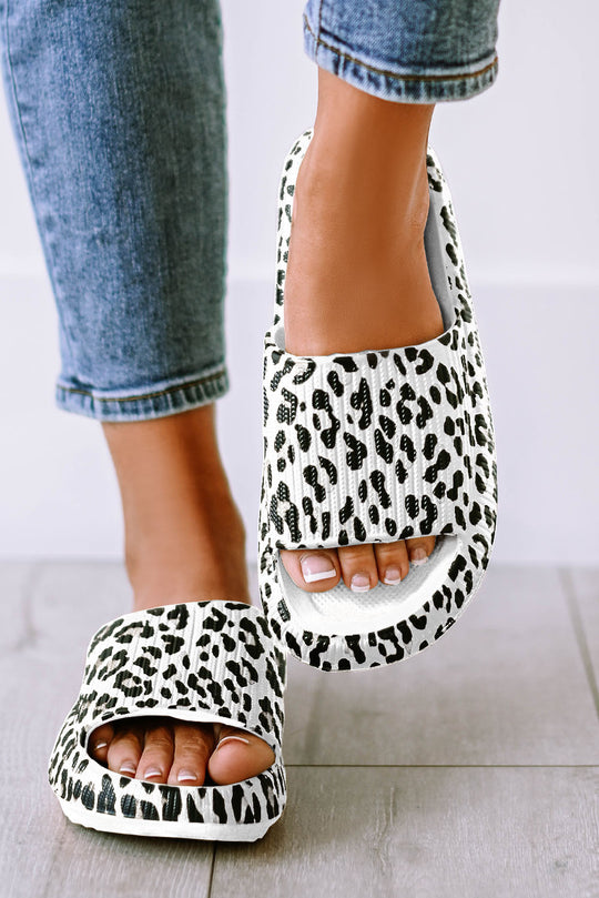 Άνετες και ελαφριές παντόφλες από αφρό με animal print CH61-992